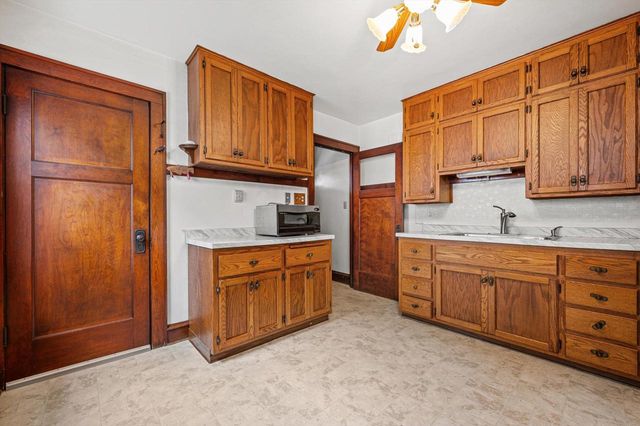 3141 S 15th STREET, Milwaukee, WI 53215