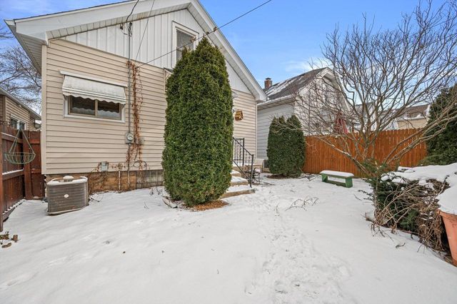 3141 S 15th STREET, Milwaukee, WI 53215