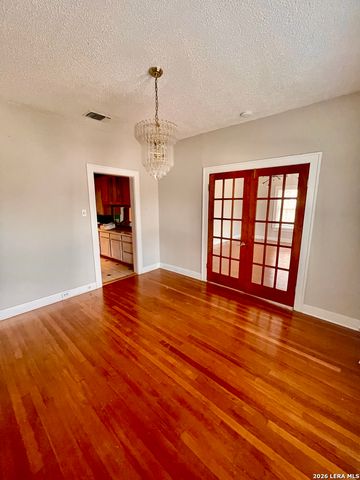 307 FURR DR, San Antonio, TX 78201