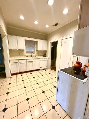307 FURR DR, San Antonio, TX 78201