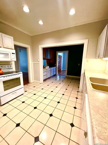 307 FURR DR, San Antonio, TX 78201