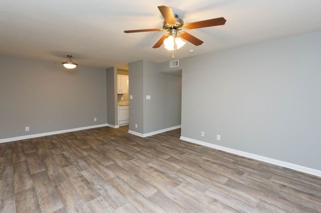 3301 Royster Ln Apt 405, Clarksville, TN 37042