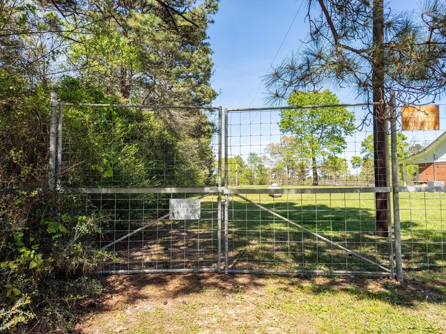 621 Herman Nerren Road, Huntington, TX 75949