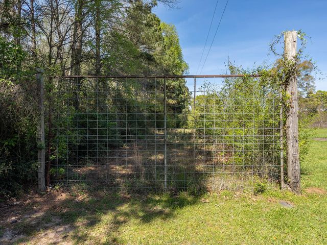 621 Herman Nerren Road, Huntington, TX 75949