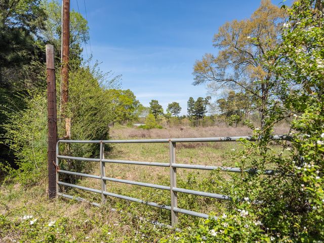 621 Herman Nerren Road, Huntington, TX 75949