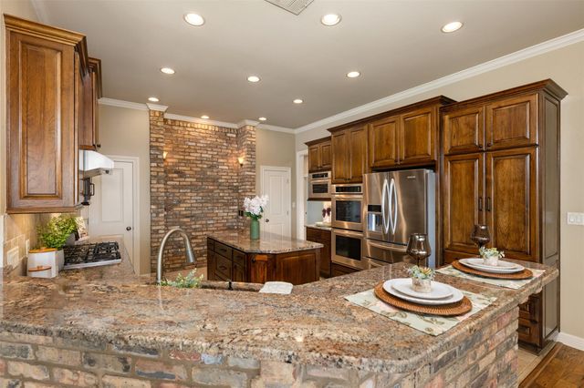 20608 Thurman Bend RD, Spicewood, TX 78669