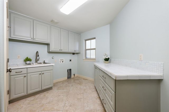 20608 Thurman Bend RD, Spicewood, TX 78669