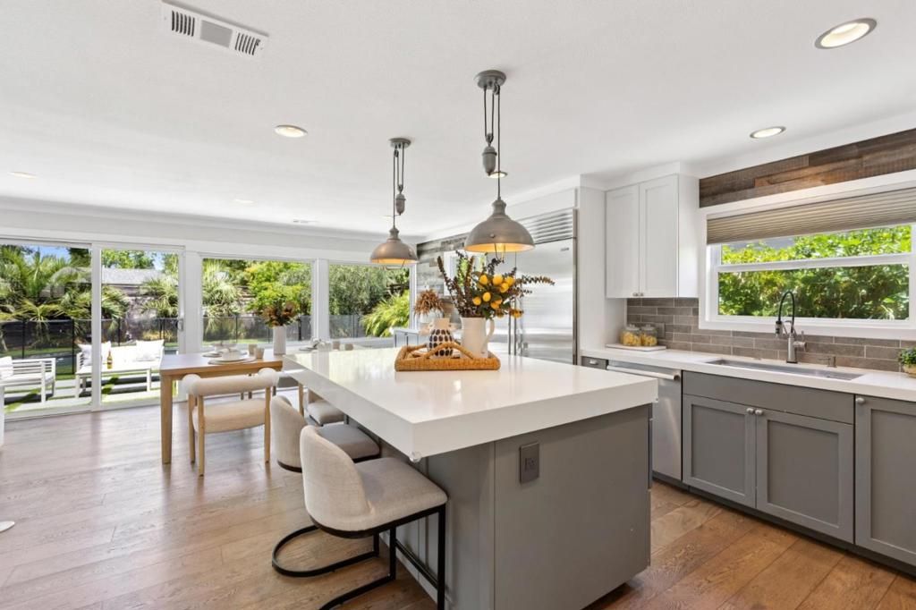 Image 8 of property listing at 18297 Clemson Avenue, Saratoga, CA 95070