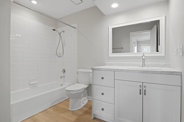 205 Nantucket Harbor 205, Schaumburg, IL 60193