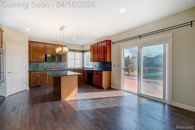 8599 Hummingbird, Commerce Charter Township, MI 48382