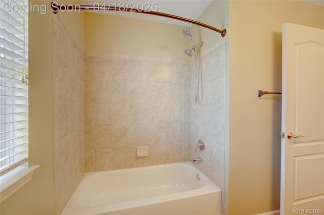 8599 Hummingbird, Commerce Charter Township, MI 48382