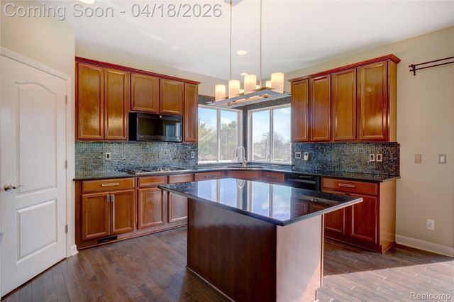 8599 Hummingbird, Commerce Charter Township, MI 48382