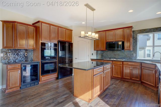 8599 Hummingbird, Commerce Charter Township, MI 48382
