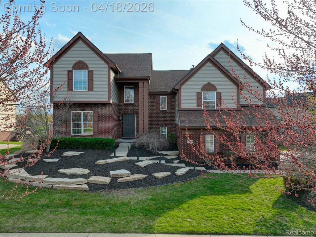 8599 Hummingbird, Commerce Charter Township, MI 48382