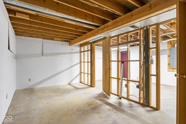 4845 Timbercrest Drive, Columbus, IN 47203