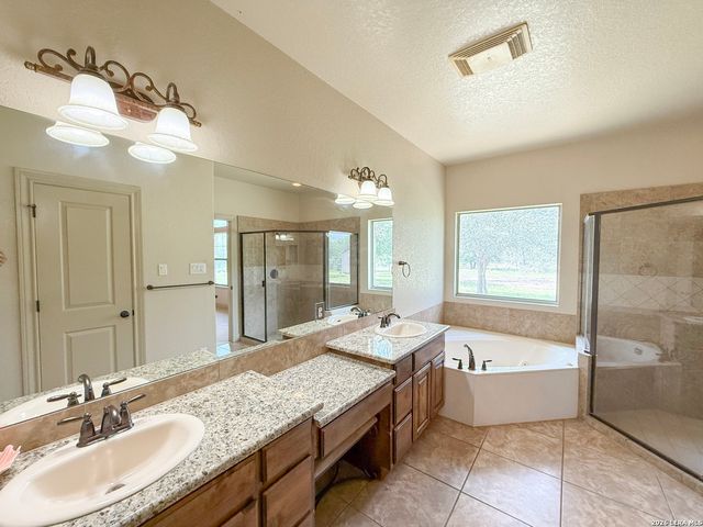 124 County Road 6879, Natalia, TX 78059
