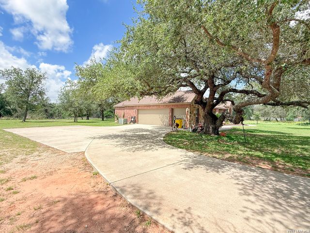 124 County Road 6879, Natalia, TX 78059