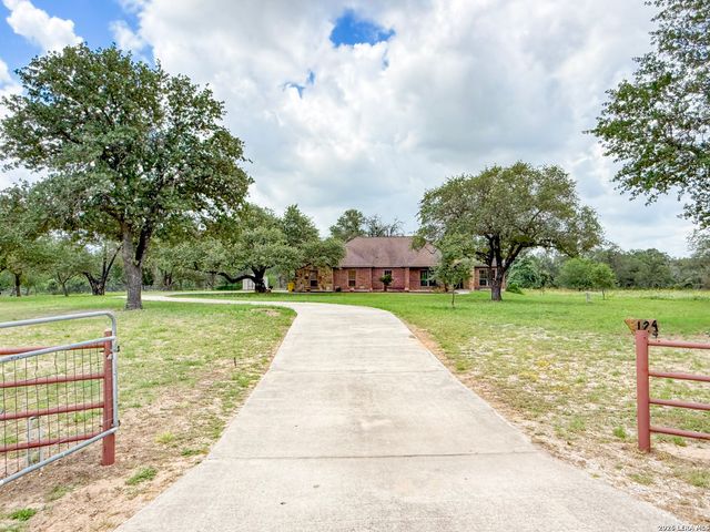 124 County Road 6879, Natalia, TX 78059