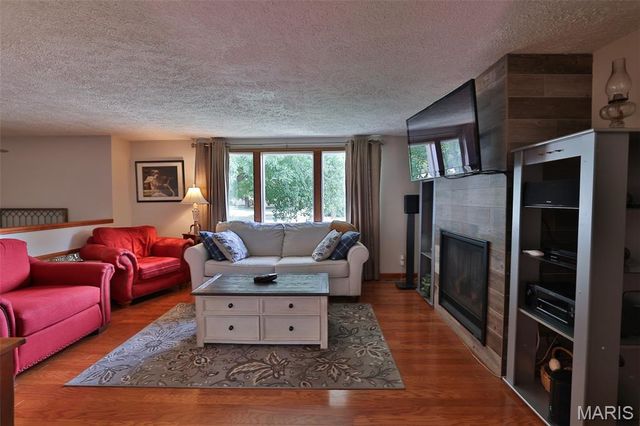 207 Lakewood Drive, Hillsboro, IL 62049