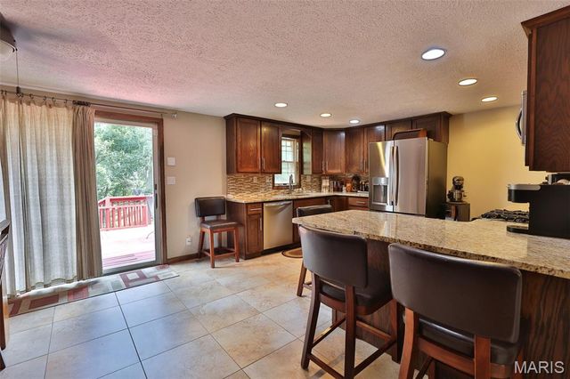 207 Lakewood Drive, Hillsboro, IL 62049