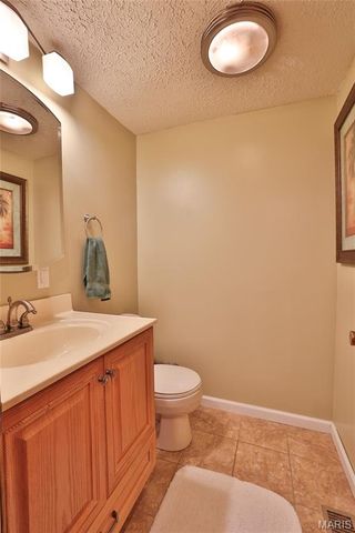 207 Lakewood Drive, Hillsboro, IL 62049