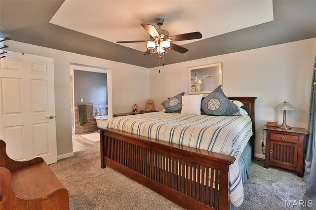 207 Lakewood Drive, Hillsboro, IL 62049