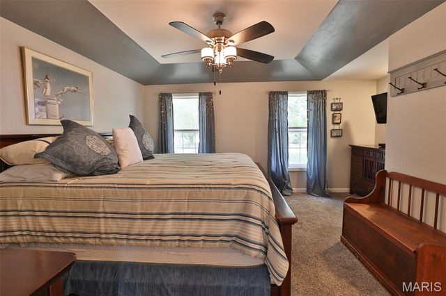 207 Lakewood Drive, Hillsboro, IL 62049