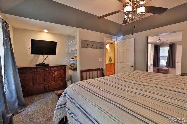 207 Lakewood Drive, Hillsboro, IL 62049