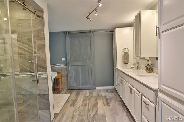 207 Lakewood Drive, Hillsboro, IL 62049