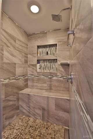 207 Lakewood Drive, Hillsboro, IL 62049