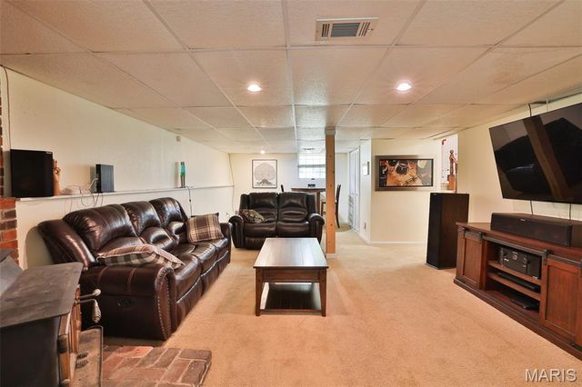 207 Lakewood Drive, Hillsboro, IL 62049