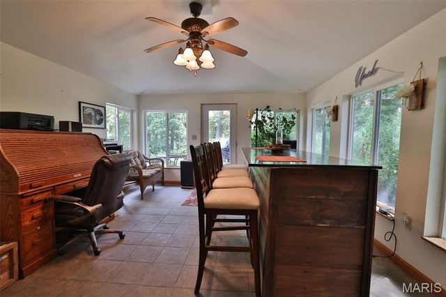 207 Lakewood Drive, Hillsboro, IL 62049