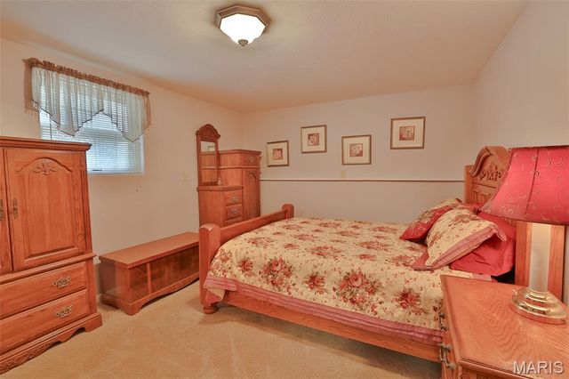 207 Lakewood Drive, Hillsboro, IL 62049