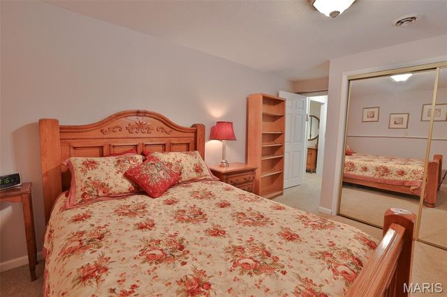 207 Lakewood Drive, Hillsboro, IL 62049