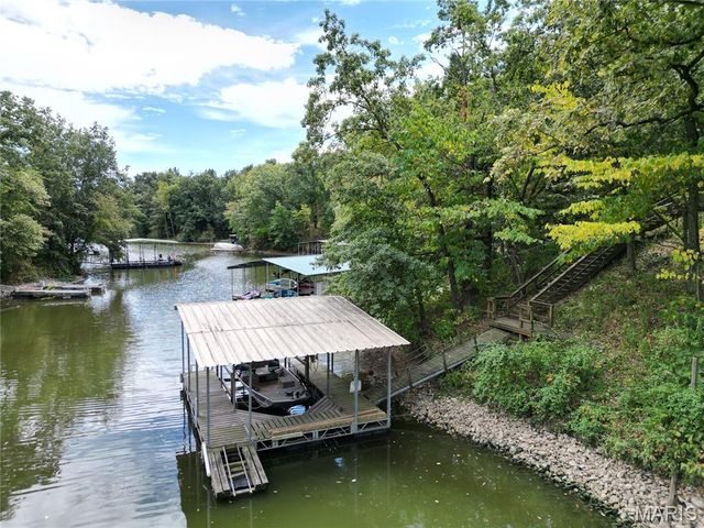 207 Lakewood Drive, Hillsboro, IL 62049