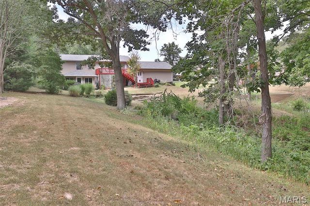 207 Lakewood Drive, Hillsboro, IL 62049