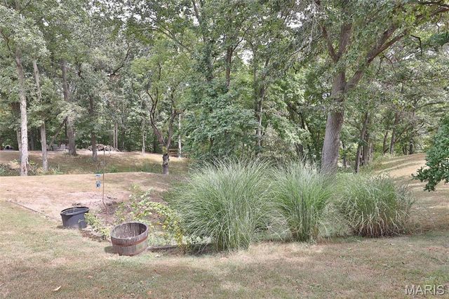 207 Lakewood Drive, Hillsboro, IL 62049