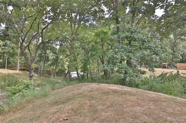 207 Lakewood Drive, Hillsboro, IL 62049