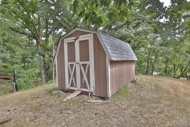 207 Lakewood Drive, Hillsboro, IL 62049