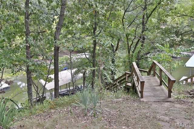 207 Lakewood Drive, Hillsboro, IL 62049