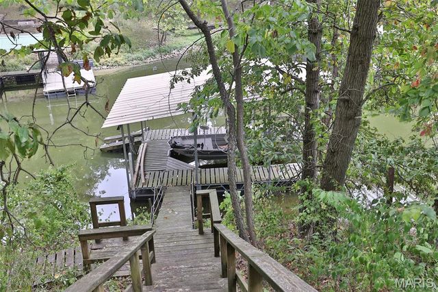 207 Lakewood Drive, Hillsboro, IL 62049