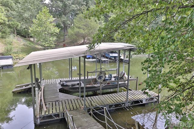 207 Lakewood Drive, Hillsboro, IL 62049