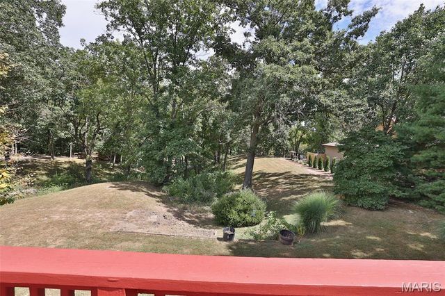 207 Lakewood Drive, Hillsboro, IL 62049