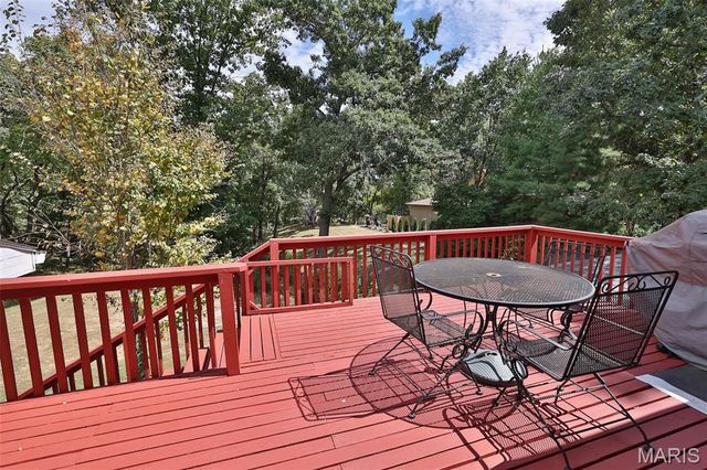 207 Lakewood Drive, Hillsboro, IL 62049