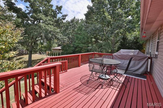 207 Lakewood Drive, Hillsboro, IL 62049