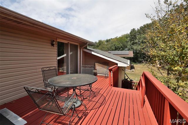 207 Lakewood Drive, Hillsboro, IL 62049