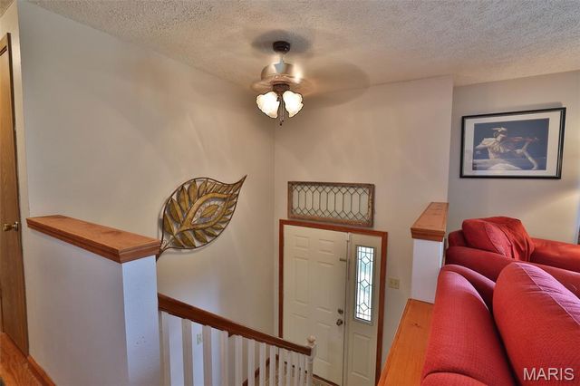 207 Lakewood Drive, Hillsboro, IL 62049