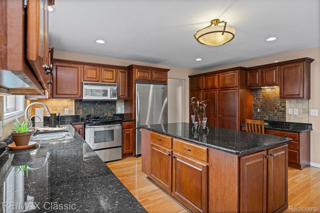 4930 Menominee Lane, Village Of Clarkston, MI 48348