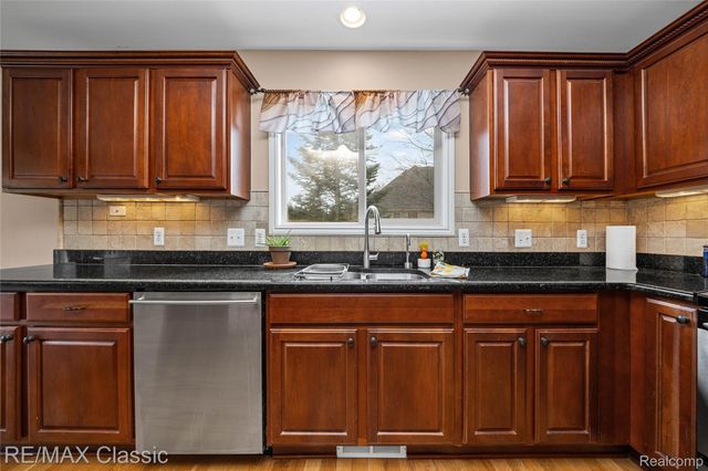 4930 Menominee Lane, Village Of Clarkston, MI 48348