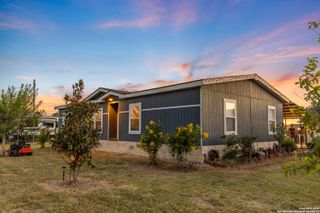 14453 Fm 472, Devine, TX 78016